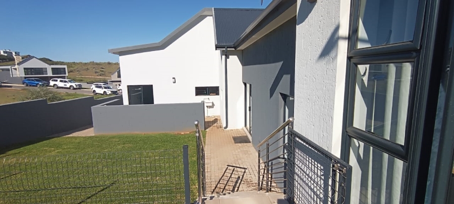 4 Bedroom Property for Sale in Outeniquasbosch Western Cape